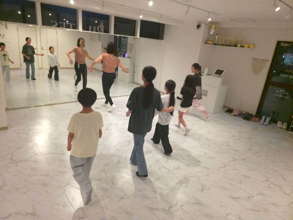 キッズダンスレッスン - グループレッスン全体